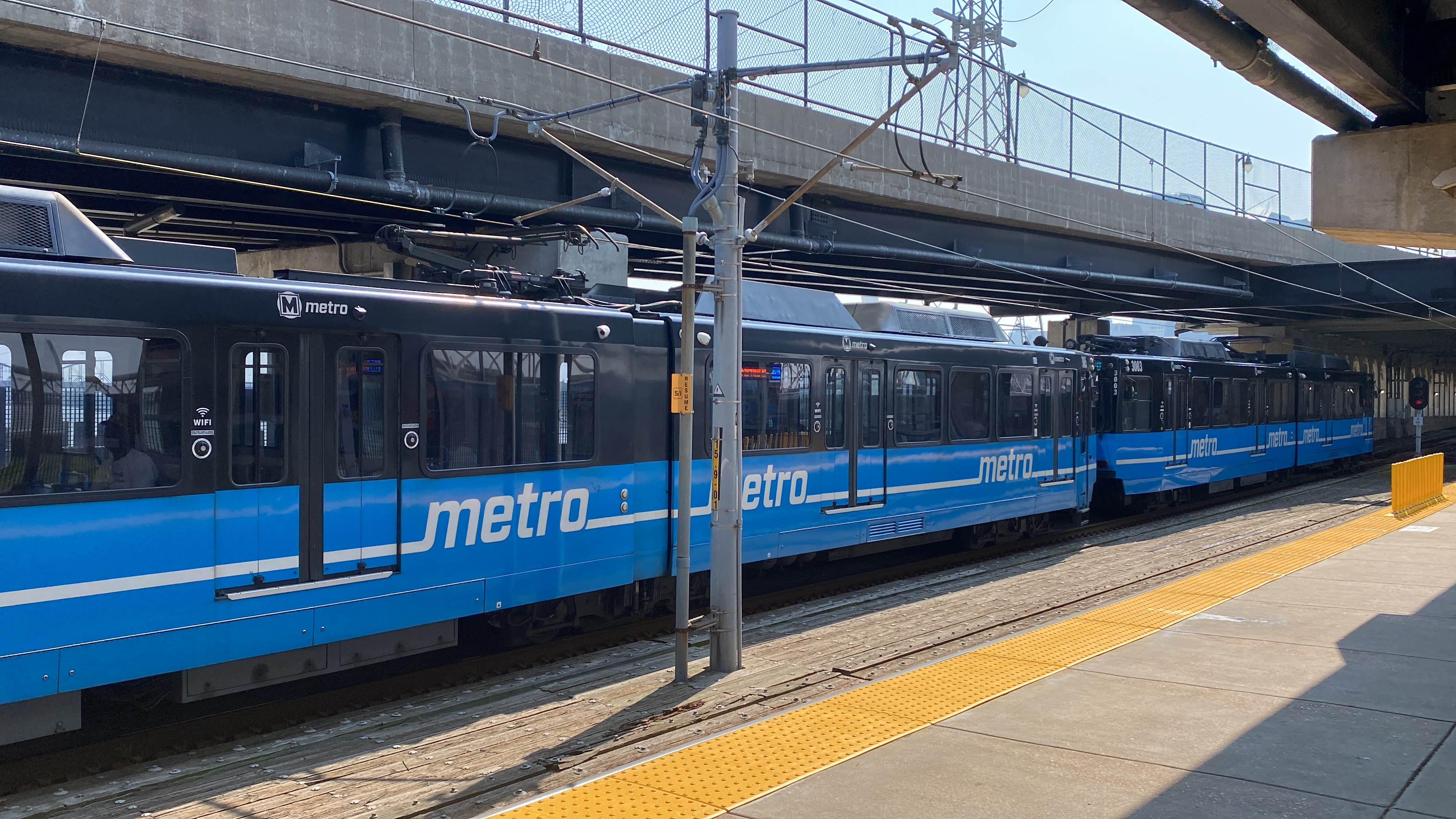 A photo of a St Louis Metrolink train.
